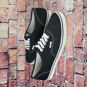 VANS CLASSIC LOWTOP SHOES,  WOMANS SIZE 9.5 EUC